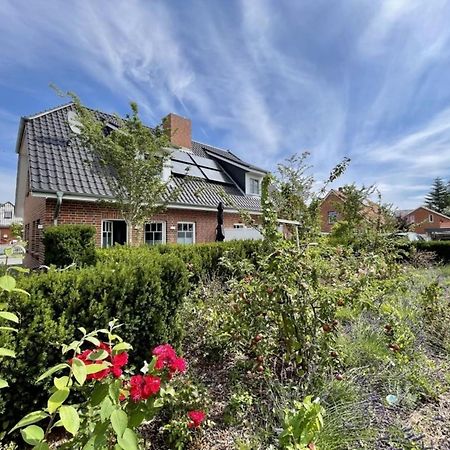 Haus Veronika Links Wyk auf Foehr Luaran gambar