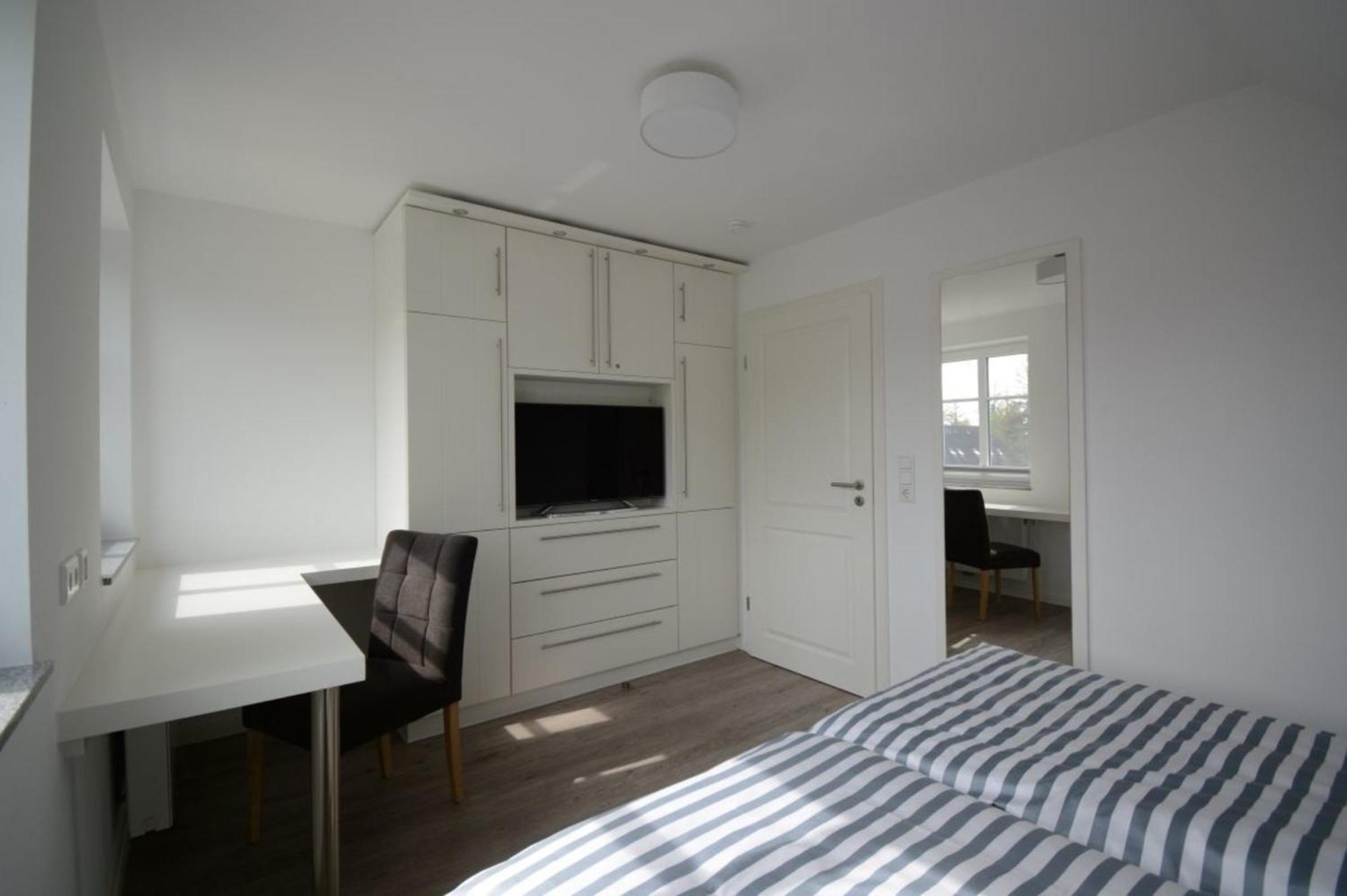 Haus Veronika Links Wyk auf Foehr Luaran gambar
