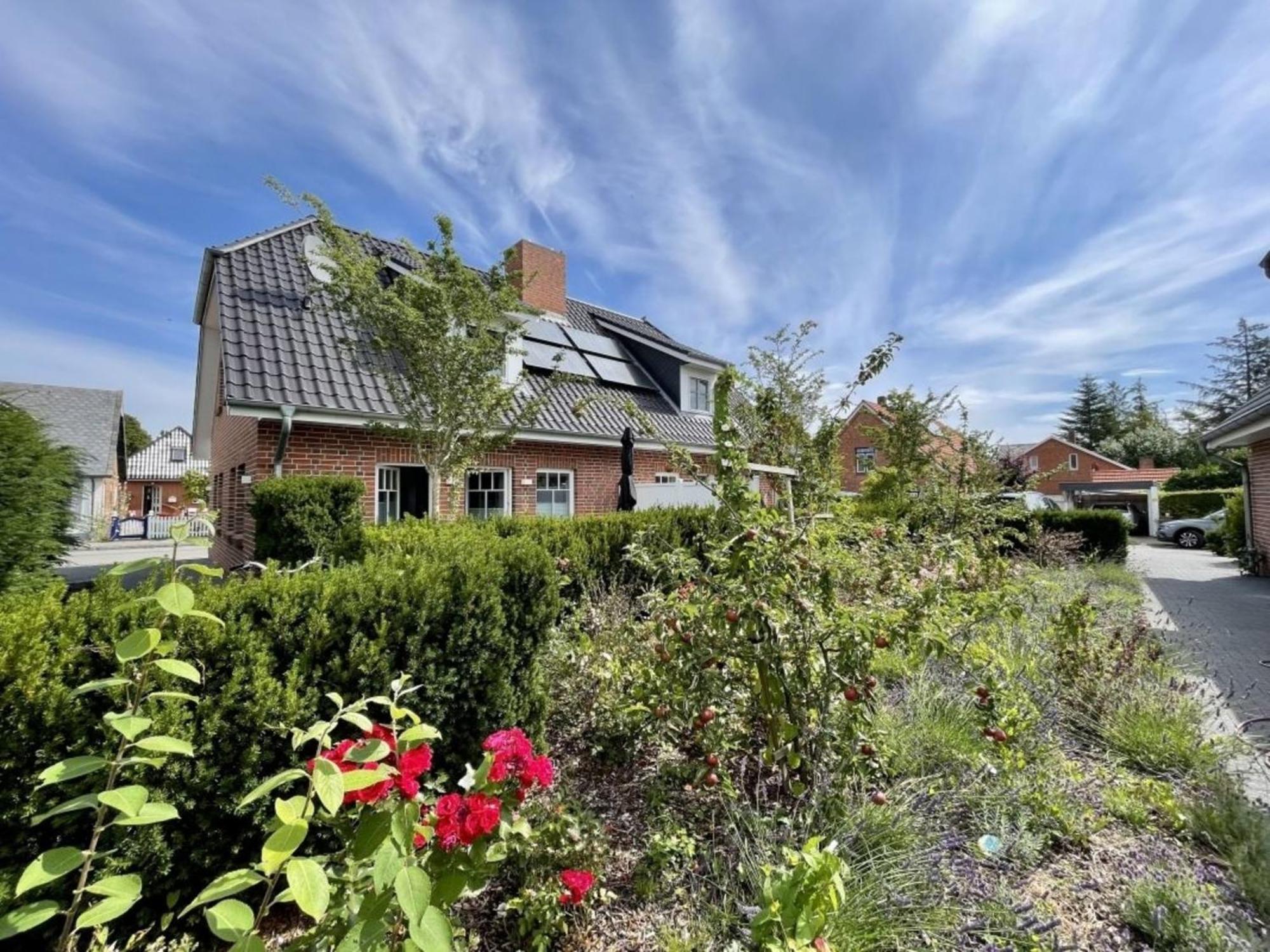 Haus Veronika Links Wyk auf Foehr Luaran gambar
